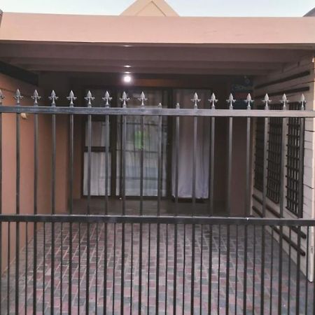 Victoria'S Rest Apartment Windsor Park Bagian luar foto