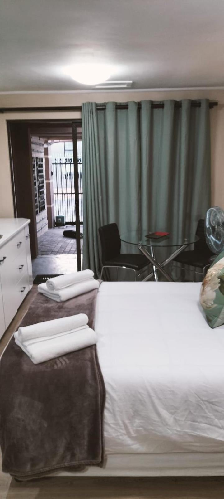 Victoria'S Rest Apartment Windsor Park Bagian luar foto